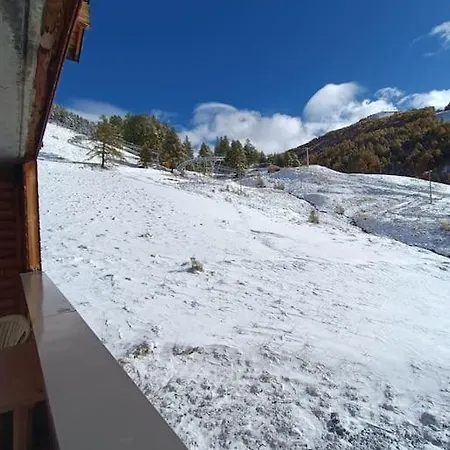 La Foux D'allos Vue Sur La Montagne *