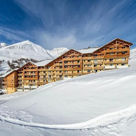 La Foux D'allos Vue Sur La Montagne Daire Allos