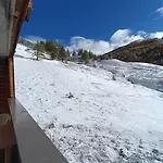 La Foux D'allos Vue Sur La Montagne *