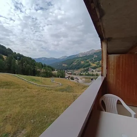 La Foux D'allos Vue Sur La Montagne Allos