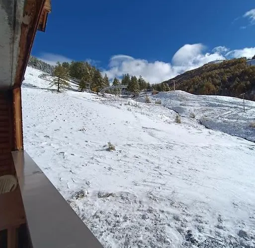La Foux D'allos Vue Sur La Montagne *