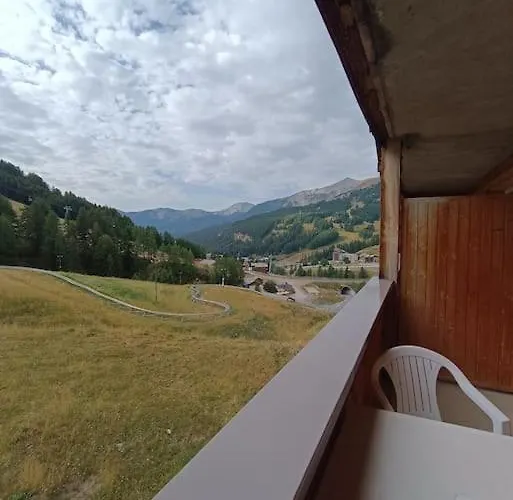 La Foux D'allos Vue Sur La Montagne Allos